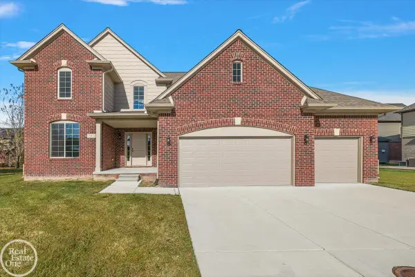 22121 Tahquamenon CT, Macomb, MI 48042
