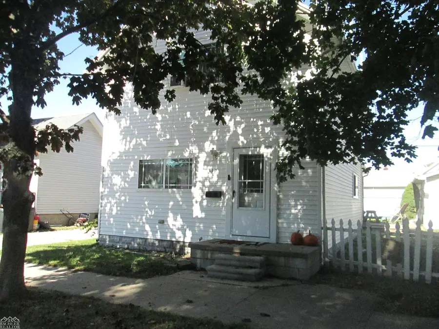 312 Bruce ST, Marine City, MI 48039 - #2