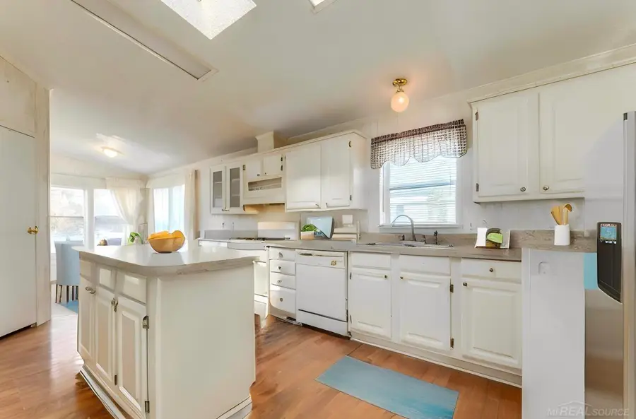 1332 Aspen ST, Columbus, MI 48063 - #3