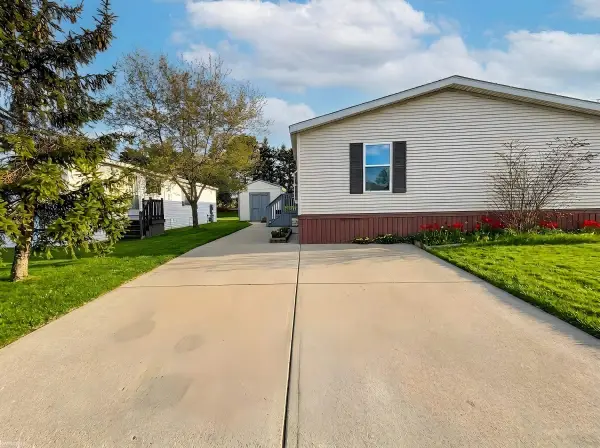 33181 Waterfall CT, Lenox, MI 48048