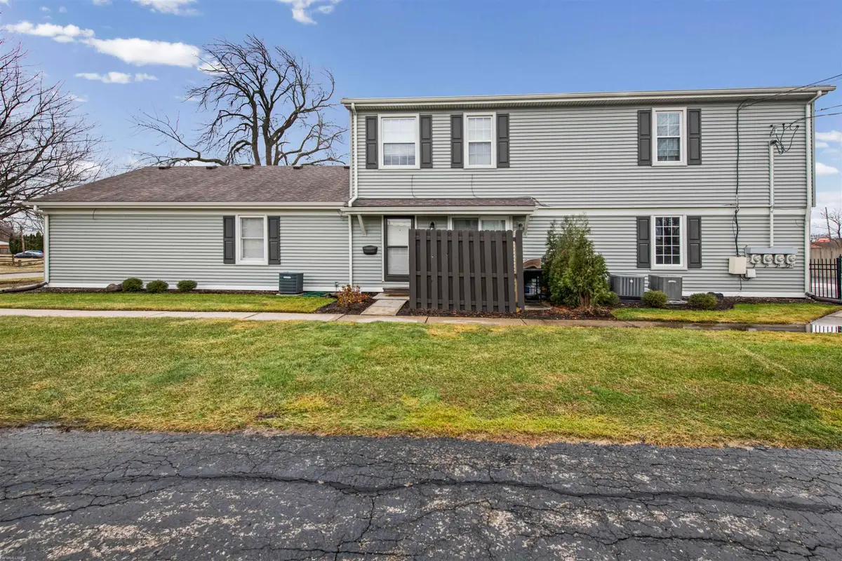 21627 E 11 Mile RD, Saint Clair Shores, MI 48081 - #1