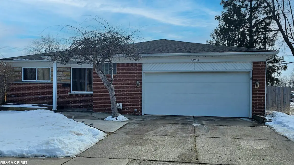 20900 Bayside ST, Saint Clair Shores, MI 48081 - #1