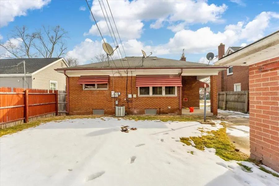 21023 Caledonia AVE, Hazel Park, MI 48030 - #3