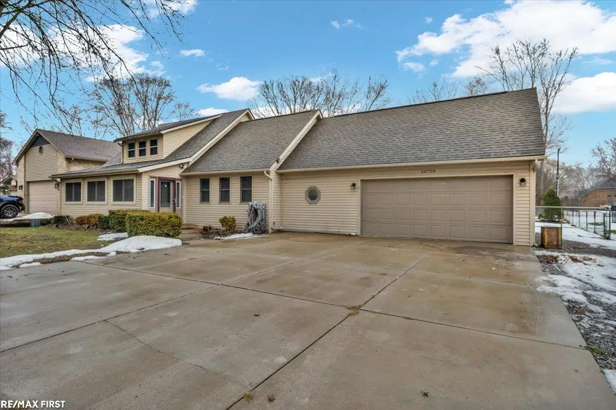 38750 Pineridge ST, Harrison Township, MI 48045 - #1