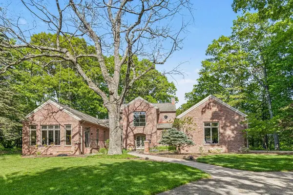 N3870 N Grand Oak DR, IronMountain, MI 49801