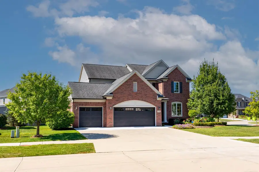 17646 Kite DR, Macomb, MI 48042 - #2