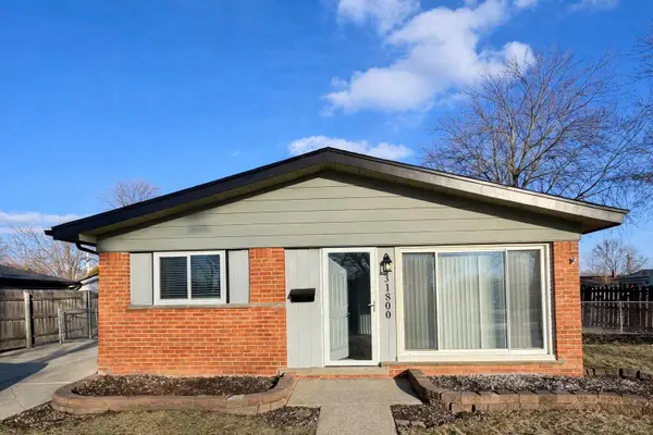 31800 Briar LN, StClairShores, MI 48082