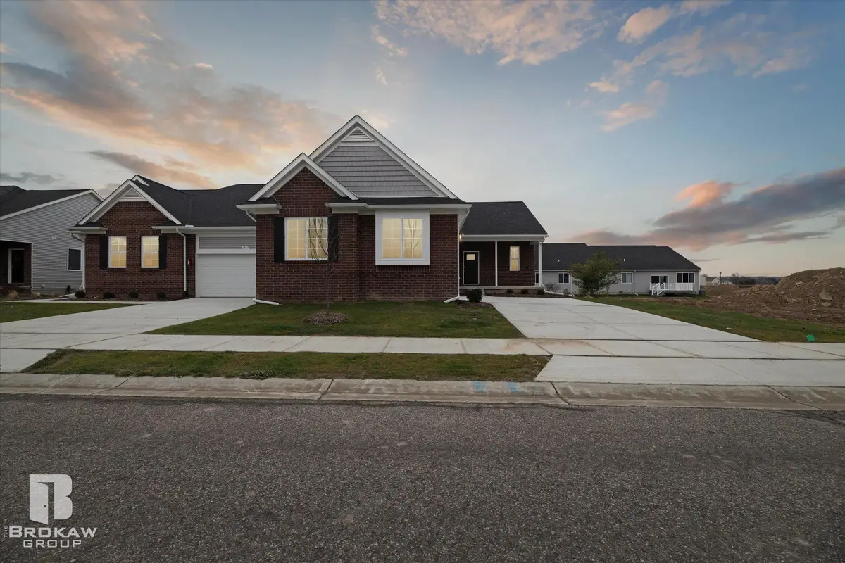 1437 Luxington DR, Lapeer, MI 48446 - #1