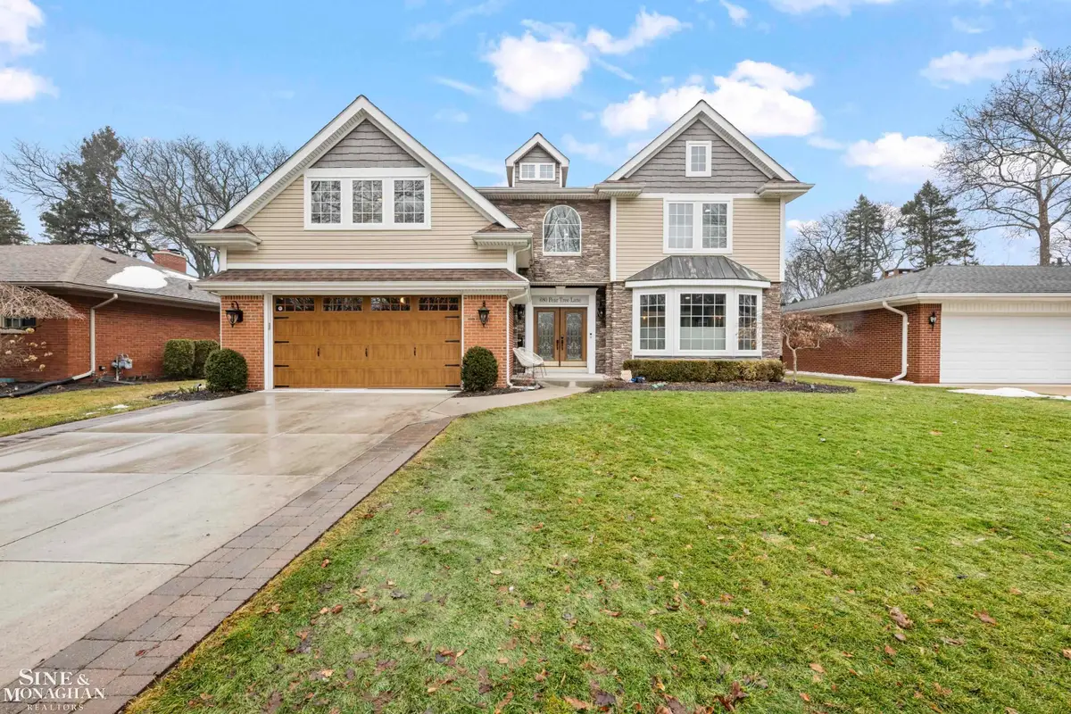 680 Pear Tree LN, Grosse Pointe Woods, MI 48236 - #1