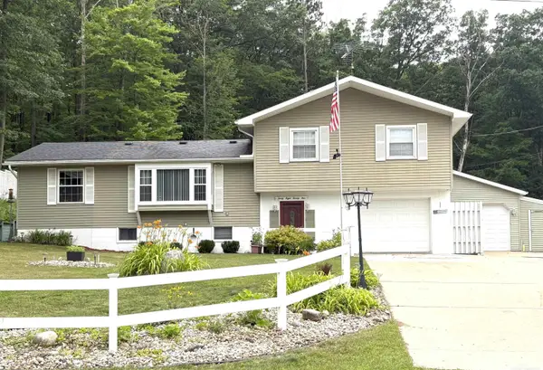 3825 Lapham DR, Harrison, MI 48625