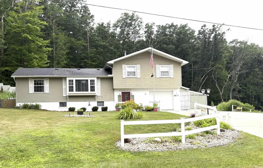 3825 Lapham DR, Harrison, MI 48625 - #2