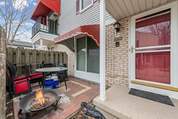 24704 Meadow LN, HarrisonTownship, MI 48045