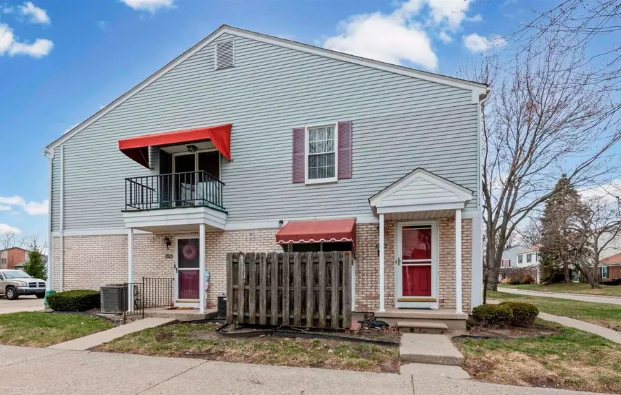 24704 Meadow LN, Harrison Township, MI 48045 - #2