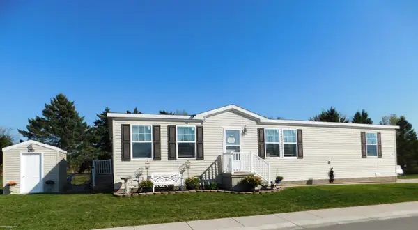 57574 Sawyer CT, Lenox, MI 48048