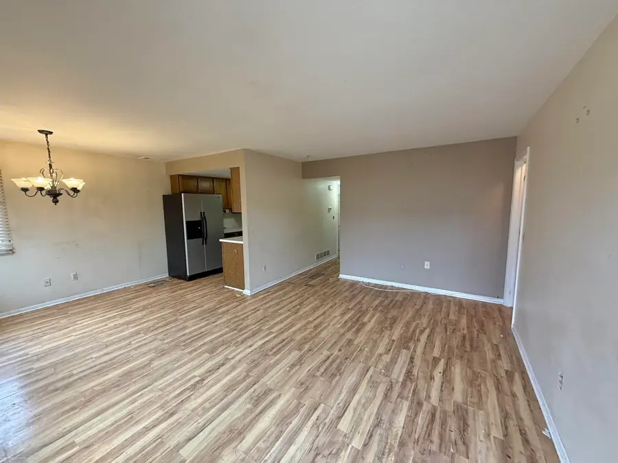 17423 Utica Oaks LN, Roseville, MI 48066 - #2