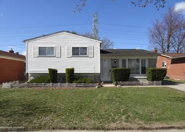 28263 Newport DR, Warren, MI 48088