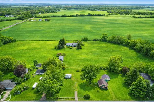 10151 CANADA RD, BirchRun, MI 48415