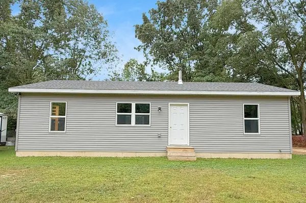 8659 Wood View DR, LakeStation, MI 48632