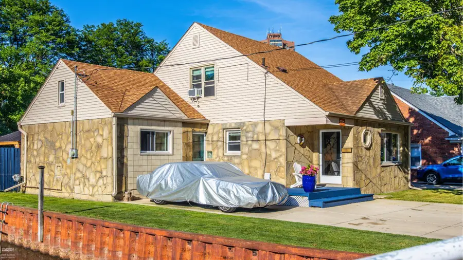 23121 Liberty ST, Saint Clair Shores, MI 48080 - #2