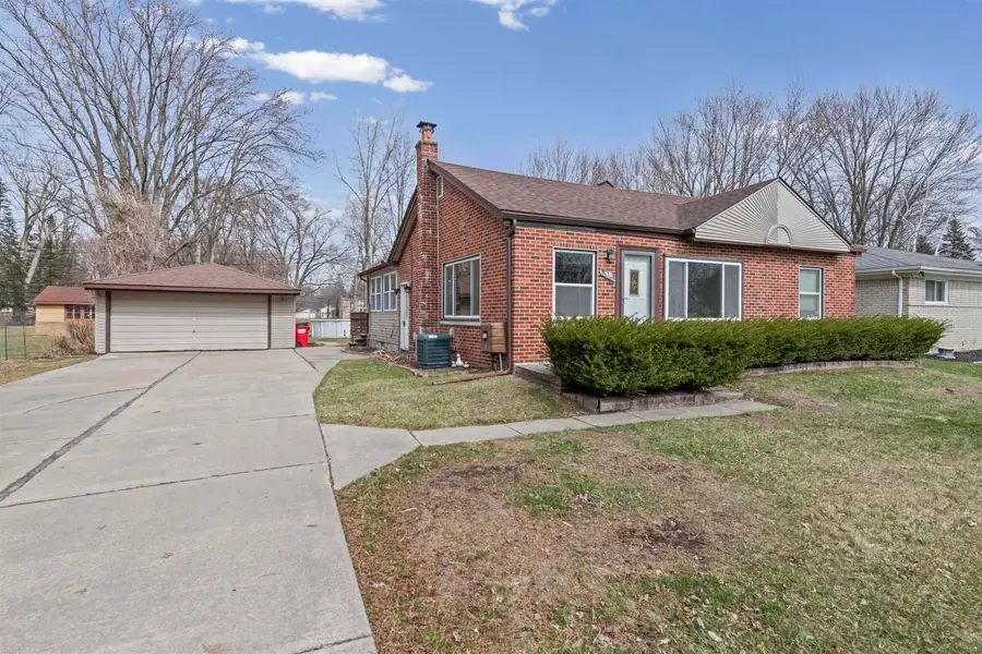 26595 Hickler LN, Harrison Township, MI 48045 - #2
