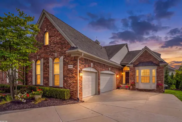 2747 Castlemartin CT, Oakland, MI 48306
