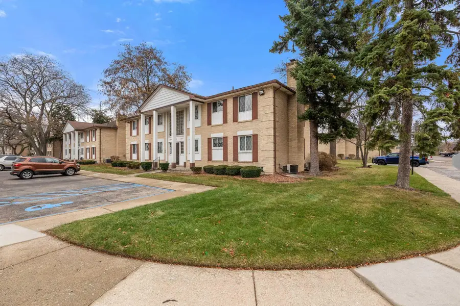 29265 Hayes RD, Warren, MI 48088 - #2