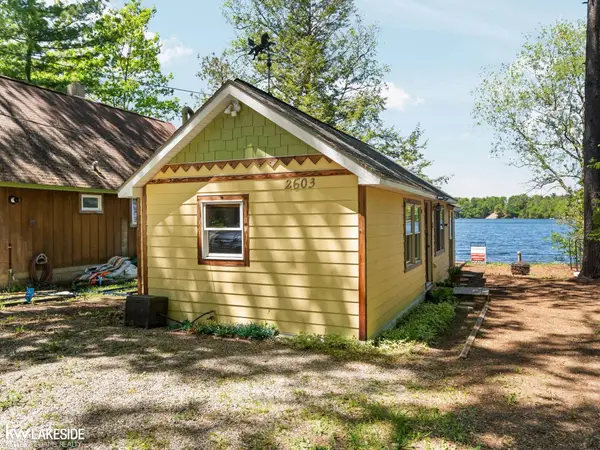 2603 Crescent Shores DR, TraverseCity, MI 49685
