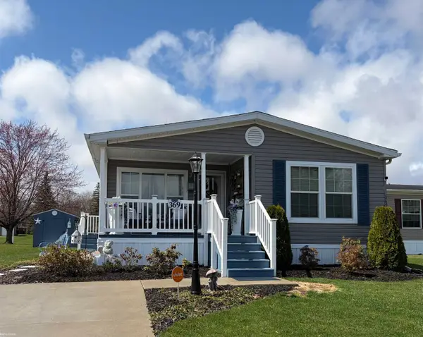 369 Red Pine DR, Flint, MI 48506