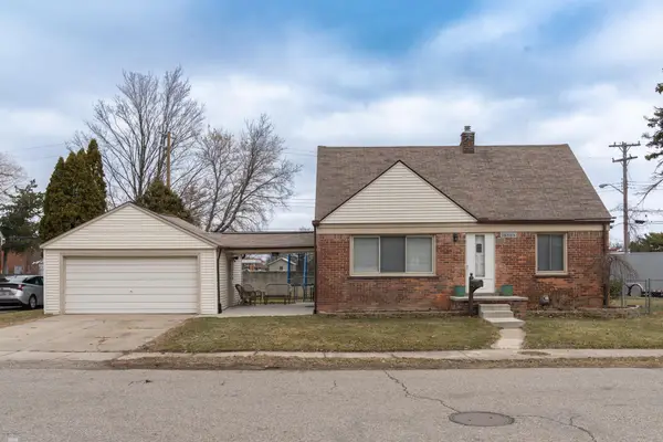 16605 Rosemary ST, Fraser, MI 48026