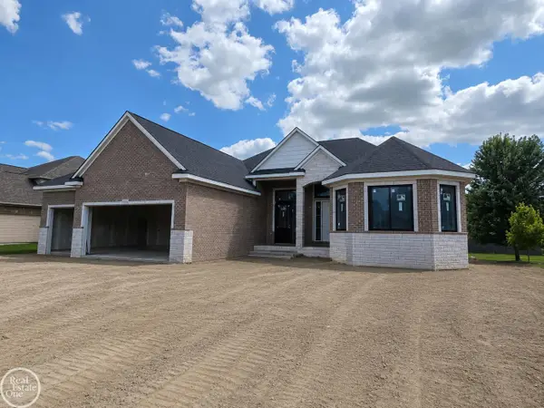 27176 Oxbow Lake DR, Chesterfield, MI 48051