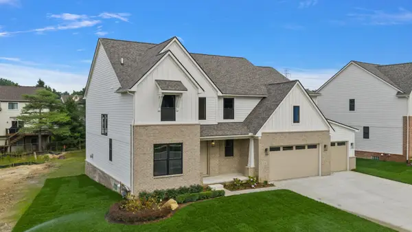 3316 Waldon Ridge ST, Orion, MI 48358