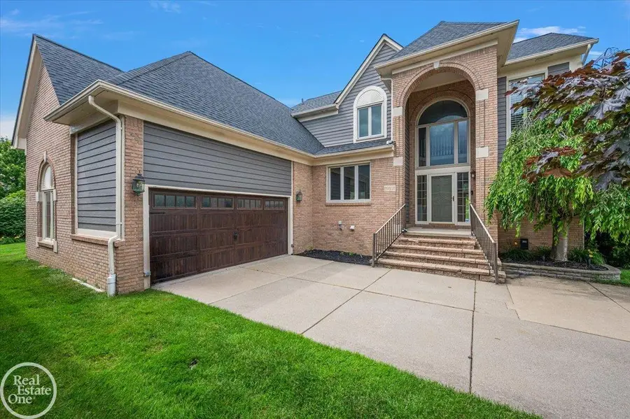 59807 Glacier Ridge N. DR, Washington, MI 48094 - #2