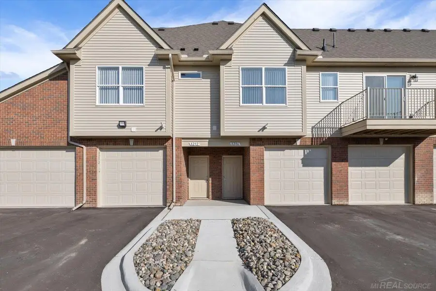 8292 Heywood CIR, Sterling Heights, MI 48312 - #2