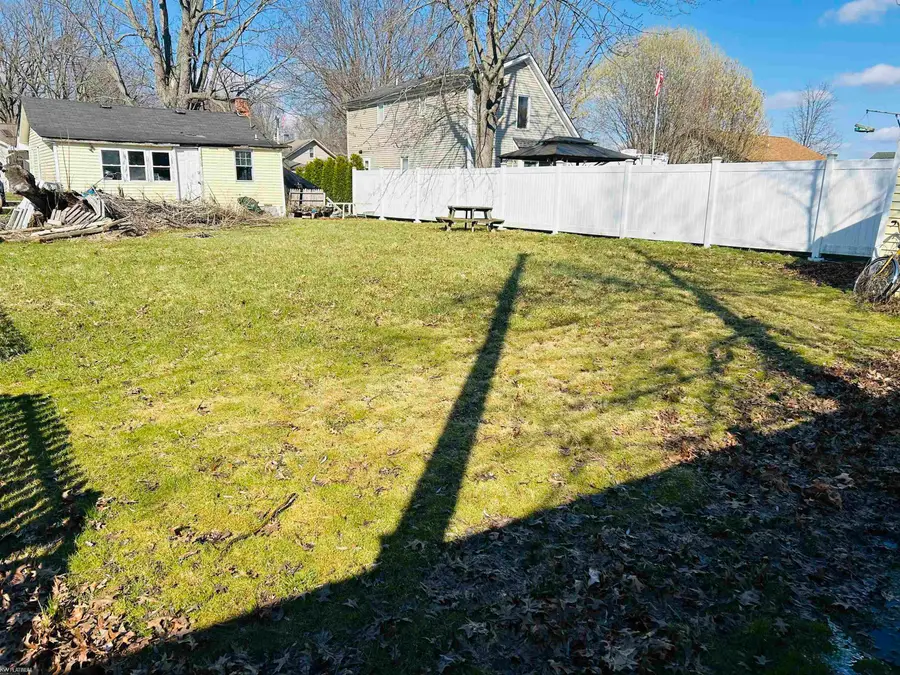 389 S Parkway DR, Clay, MI 48001 - #2