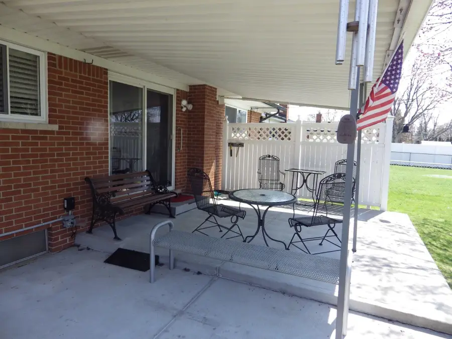 29619 Pinto DR, Warren, MI 48093 - #3