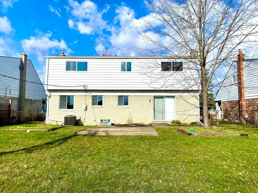 33036 Richard O DR, Sterling Heights, MI 48310 - #3