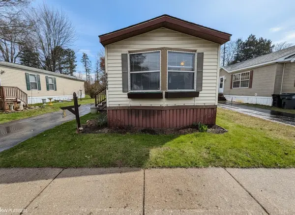 48565 Pineview DR, ShelbyTwp, MI 48317