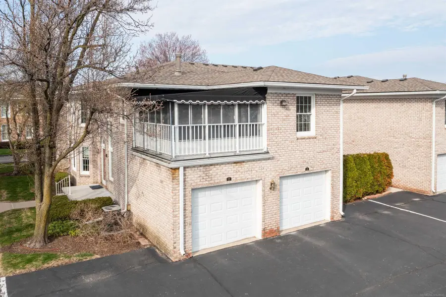 172 Windwood Pointe AVE, Saint Clair Shores, MI 48080 - #3