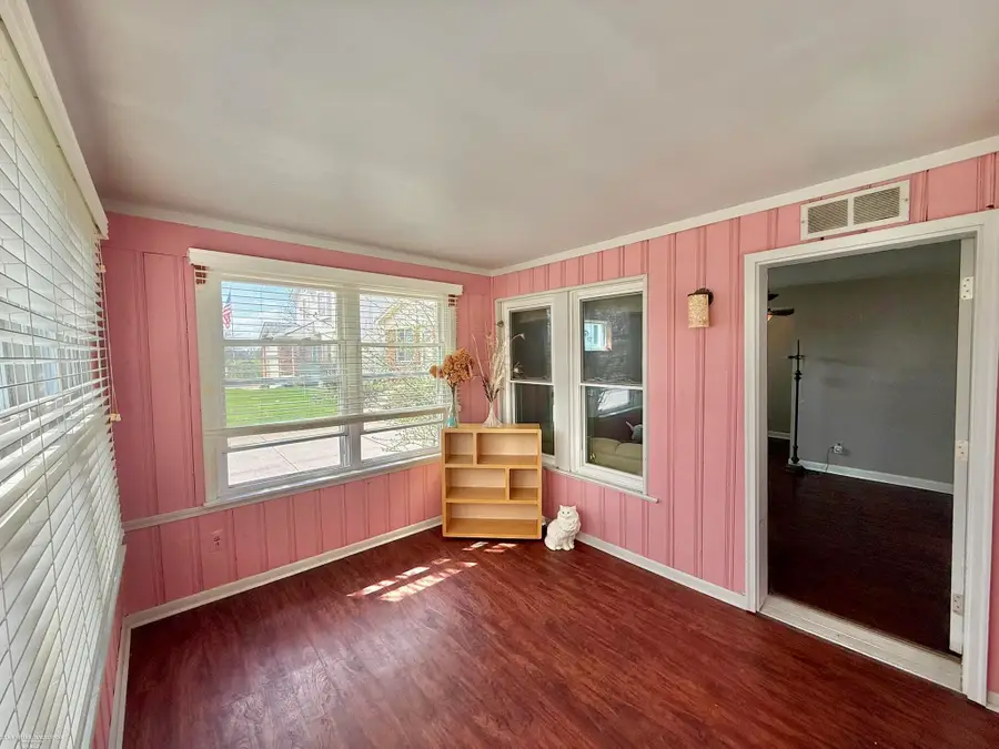 22203 Masonic BLVD, Saint Clair Shores, MI 48082 - #2