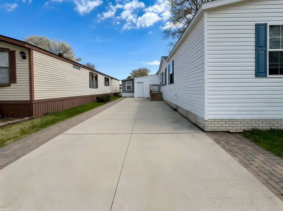 49982  Pennbrook CT, Shelby, MI 48317 - #3