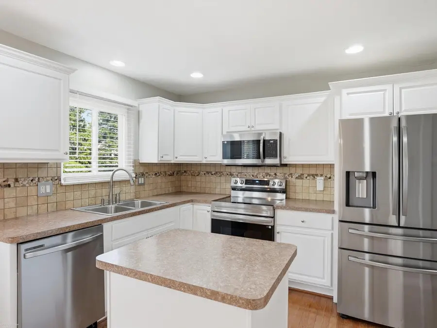 1405 Shaker DR, Troy, MI 48083 - #2