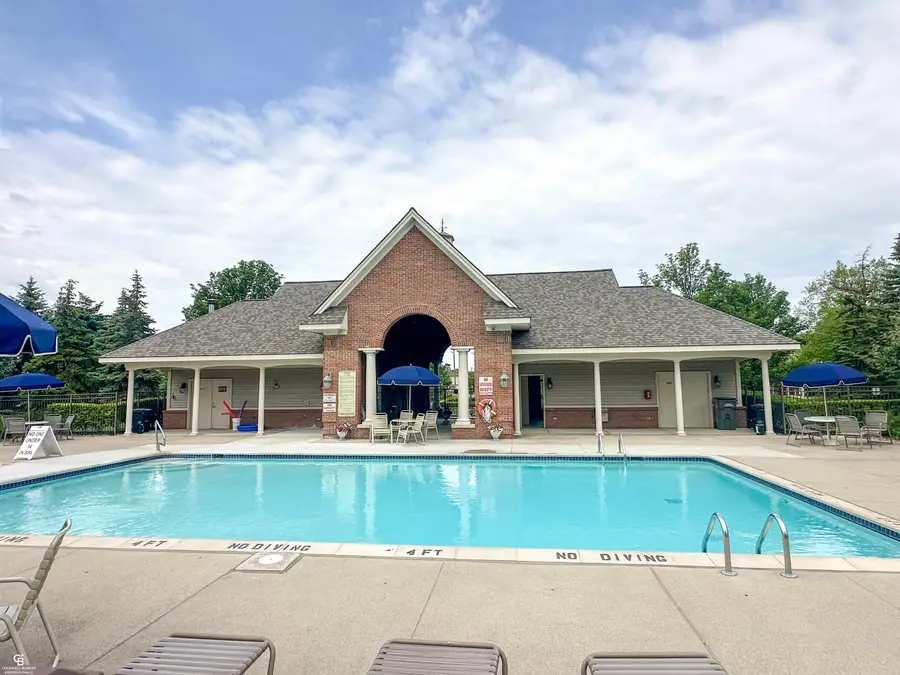 15368 Yale DR, Clinton, MI 48038 - #2