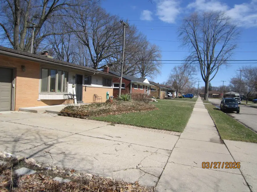 21181 Gordon RD, Saint Clair Shores, MI 48081 - #2