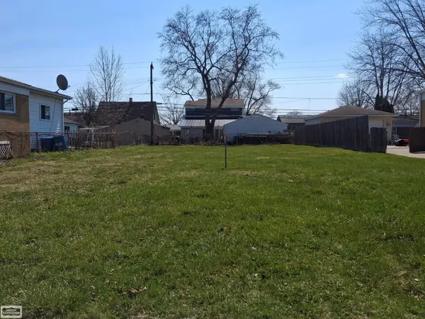 22810 Garfield  ST, StClairShores, MI 48082
