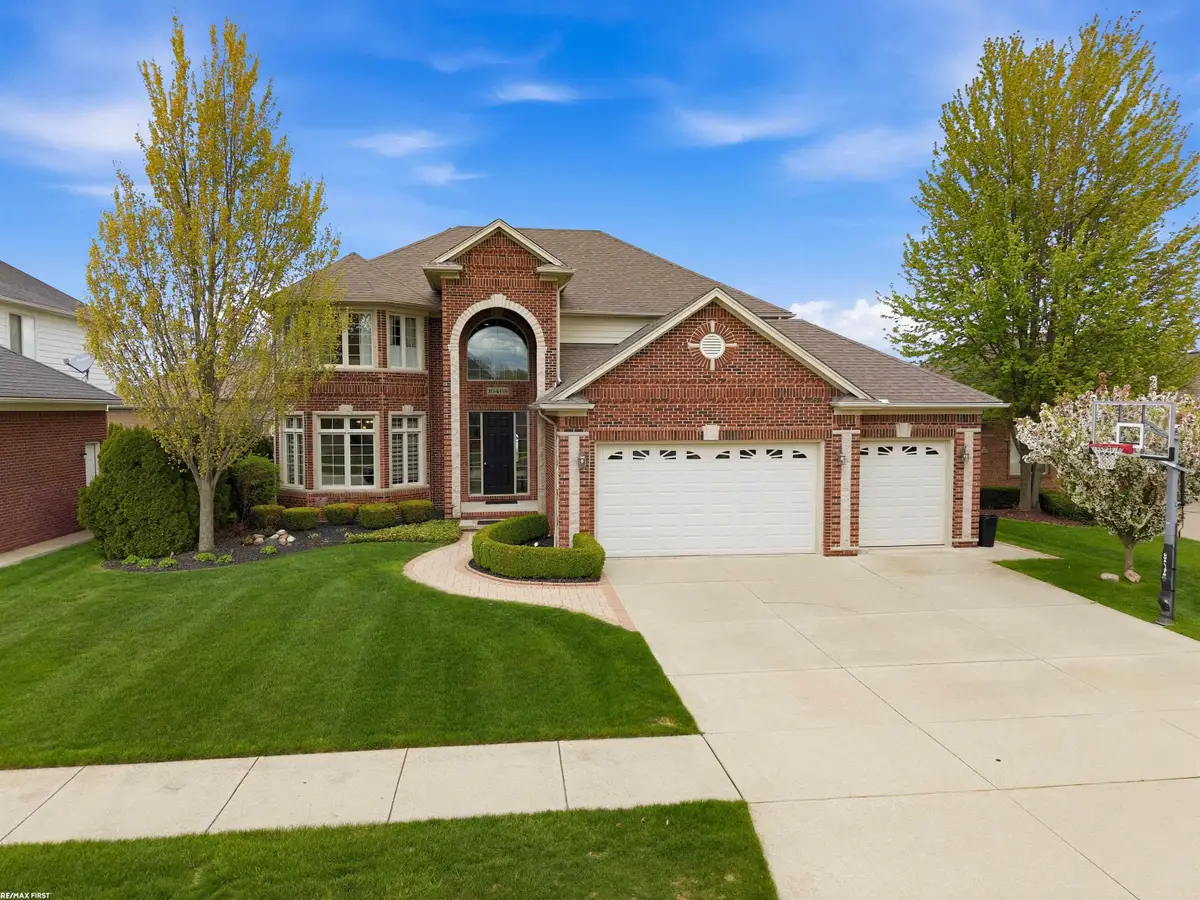 16465 Bishopsgate DR, Macomb, MI 48044 - #1