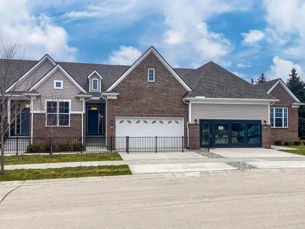 2221 Chase DR, Howell, MI 48855