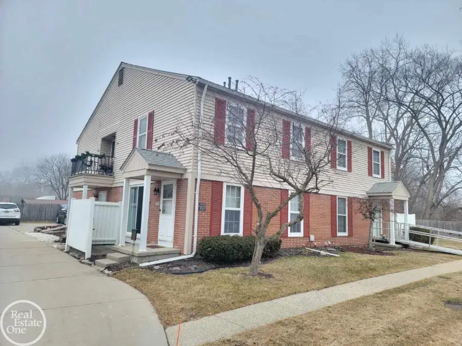 24151 Meadowbridge DR, Clinton Township, MI 48035 - #2