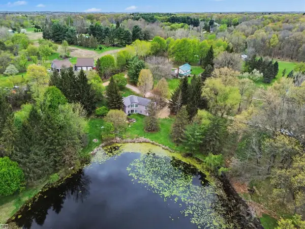 8978 Hidden Lake DR, Howell, MI 48855