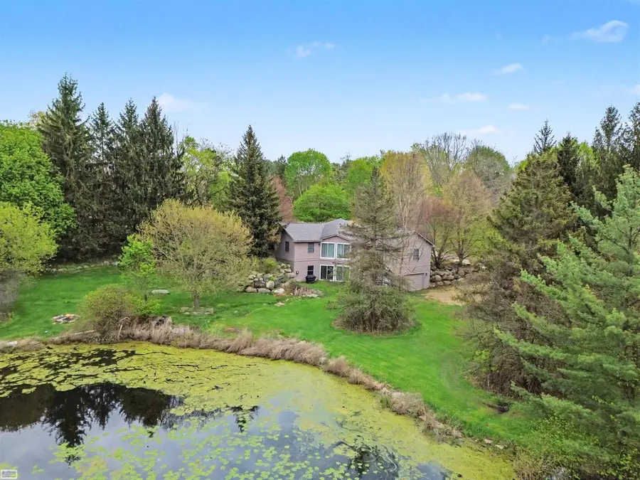 8978 Hidden Lake DR, Howell, MI 48855 - #2