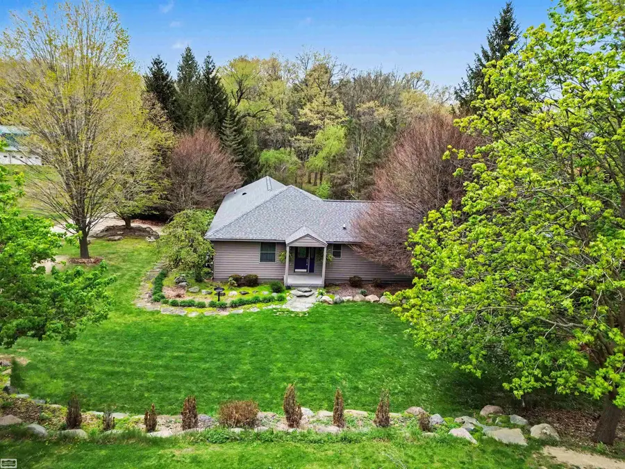 8978 Hidden Lake DR, Howell, MI 48855 - #3
